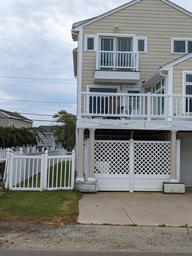 Foto del edificio - 279 Portsmouth Ave