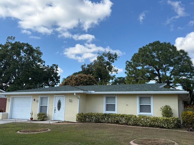 Foto del edificio - 486 NE Solida Cir