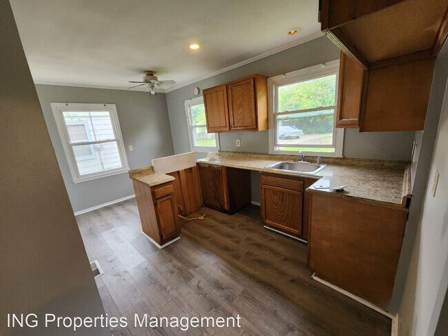 Building Photo - 2 br, 1.5 bath House - 5105 N 47th St