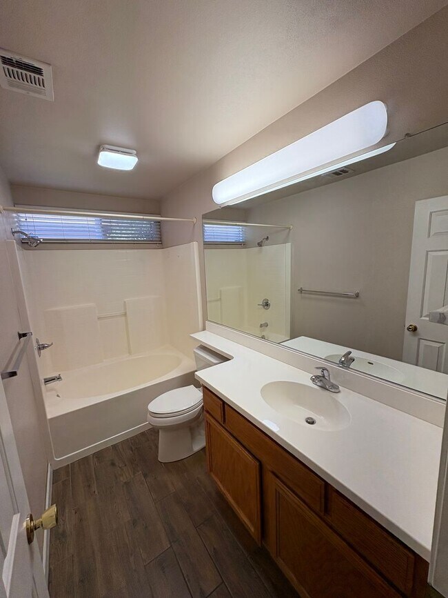 Foto del edificio - SE Visalia Cul-de-sac Home Available Now!