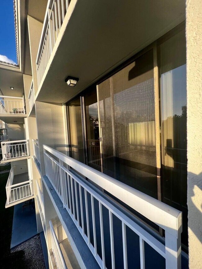 Foto del edificio - 2761 Village Blvd