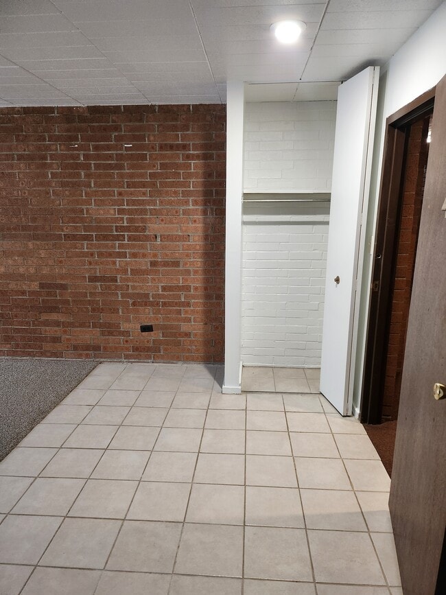 Building Photo - Pebble Creek