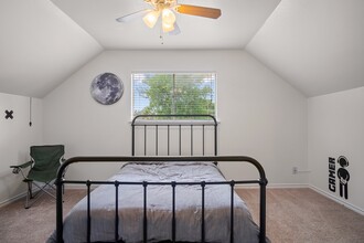 Building Photo - 706 Yale Ln