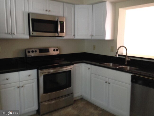 Building Photo - 15 Cavan Green