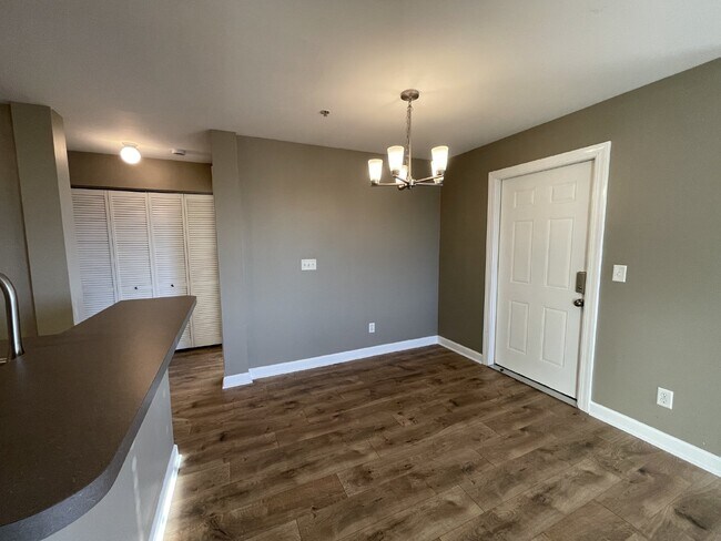 Foto del edificio - Spotless RANCH 2 Bed, 2 Bath Condo With 1 ...