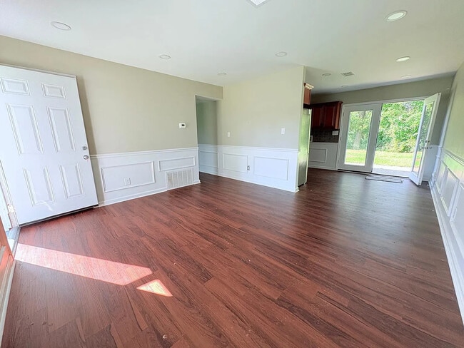 Building Photo - 10806 Milwaukee Way