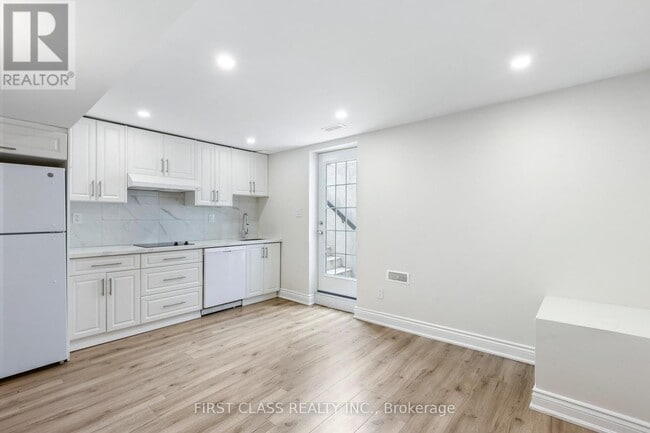 Building Photo - 802 Yates Dr