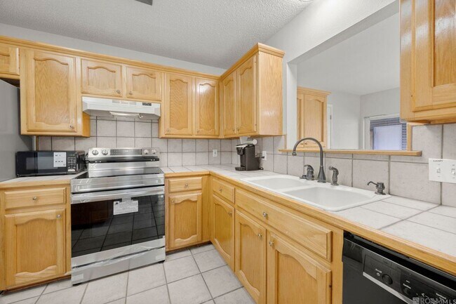 Foto del edificio - 18596 White Oak Dr