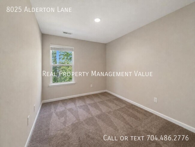 Foto del edificio - 8025 Alderton Ln