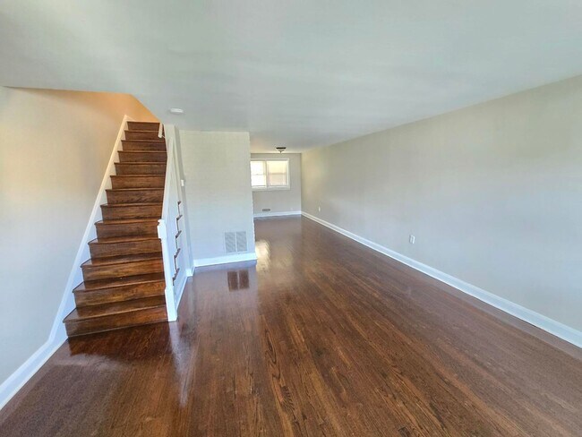 Foto del edificio - Beautiful 3 Bedroom 1 Bathroom East Baltim...