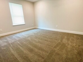 Building Photo - 711 S Houston Ave