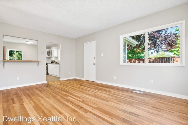 Foto del edificio - 2 br, 1 bath House - 8826 32nd Ave SW