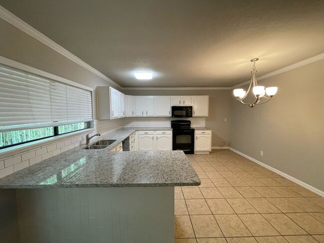 Building Photo - 4206 Cranbrook Dr