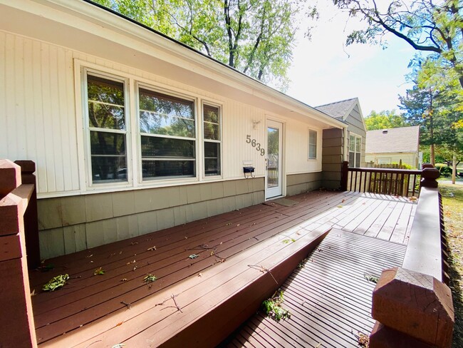 Building Photo - {5639} Spacious Ranch + Two Separate Livin...
