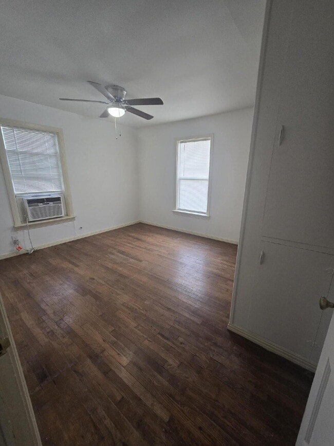 Building Photo - "Charming Retreat: Cozy 2-Bedroom Home wit...