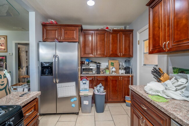 Almacenamiento cercano - 2703 Gates Ave