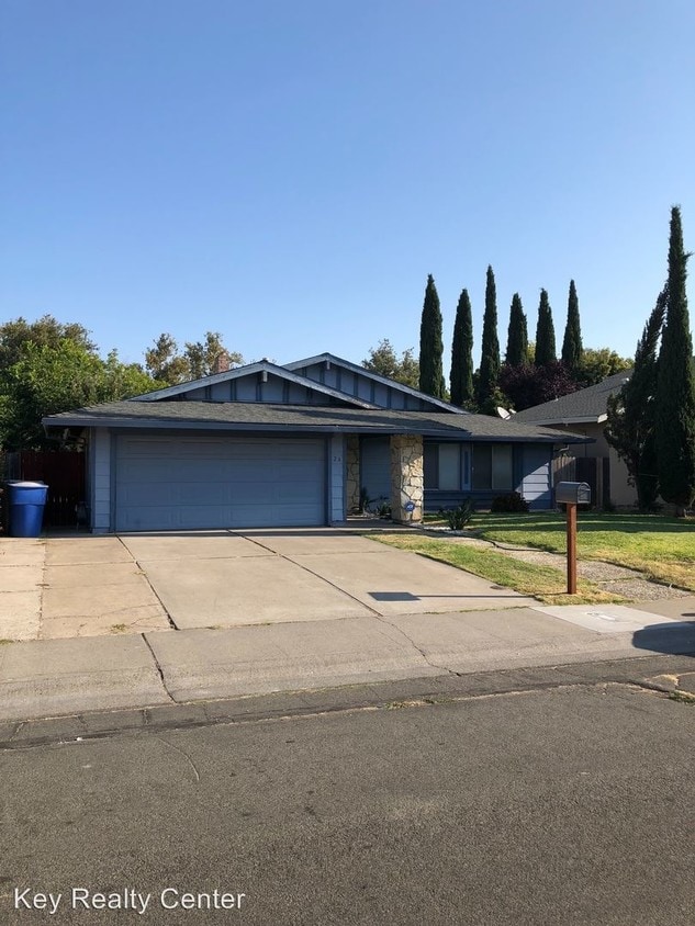 Primary Photo - 3 br, 2 bath House - 26 De Fer Cir