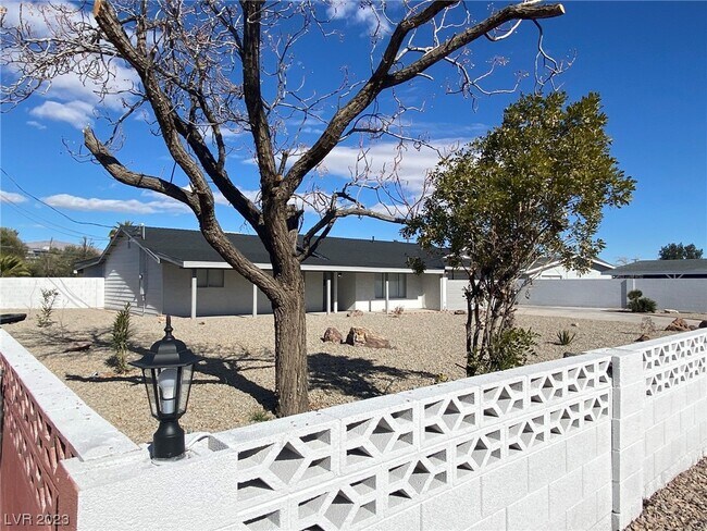 Building Photo - 4608 W San Miguel Ave
