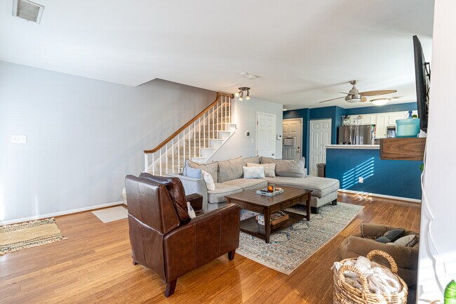 Sala de estar 4 - 244 S Cedar St