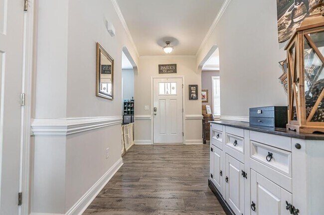 Building Photo - 455 Palisades Dr
