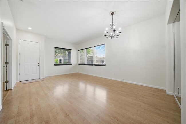 Building Photo - 3618 Anthea St