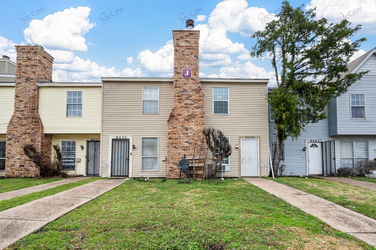 Primary Photo - Beautiful 1/1.5 Town Home In Dallas!