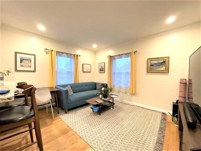 Building Photo - 31 Cedar St