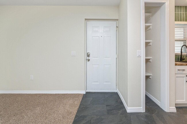 Building Photo - 4276 Calinda Ln
