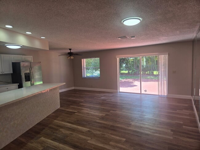 Foto del edificio - 8300 NW 35th St
