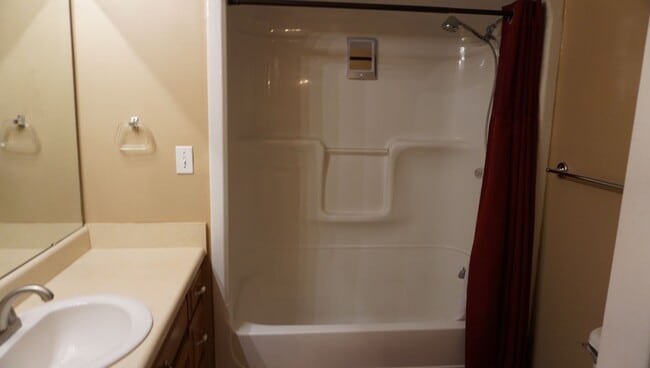 Foto del edificio - Beautiful home off Knights Academy