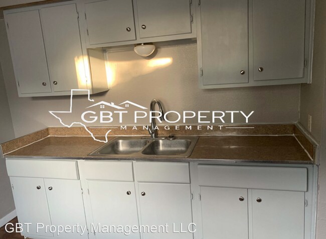 Building Photo - 4 br, 1.5 bath House - 647 Huisache St.