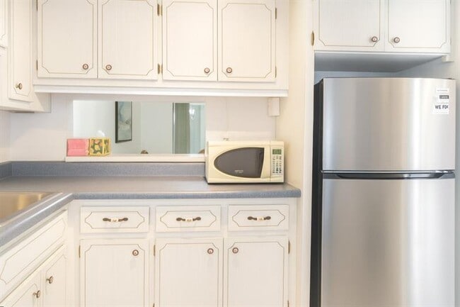 Foto del edificio - 950 Hillcrest Dr