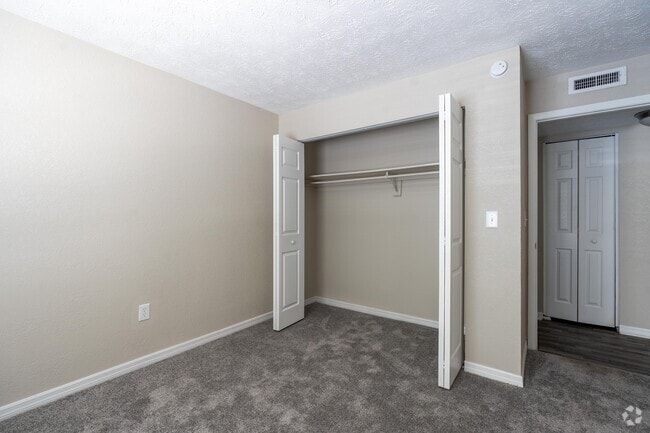 Clubhouse - Oakview Landing Apartments