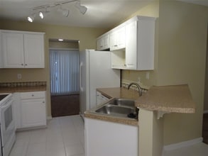 Building Photo - 285 Thornbush Ln