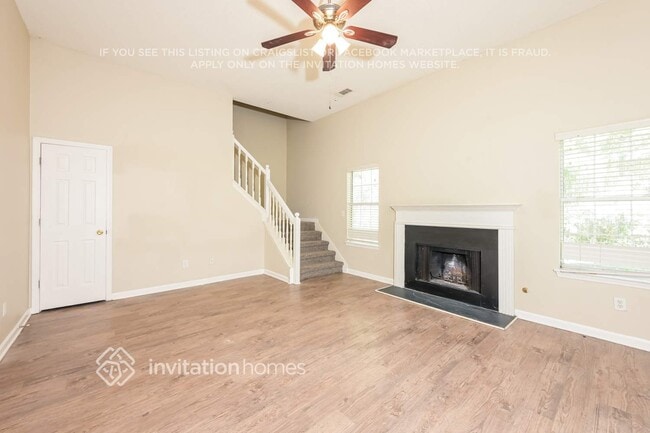 Foto del edificio - 597 Lakewater View Dr