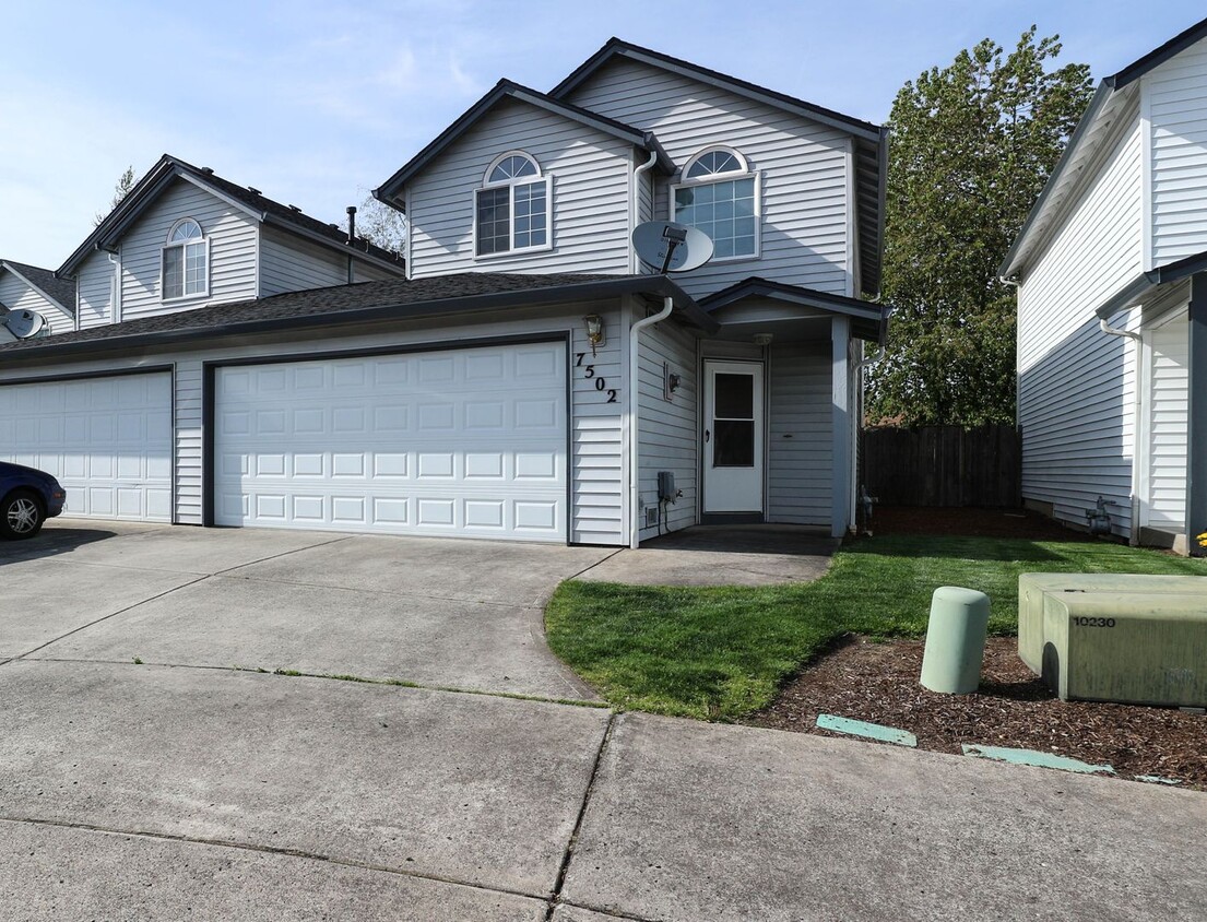 Primary Photo - 3 Bedroom Townhouse near Vancouver Mall! (...