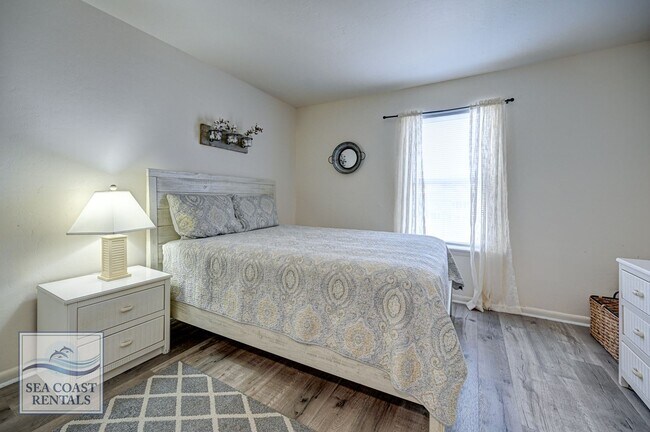 Foto del edificio - FURNISHED OFF-SEASON MONTHLY RENTAL NOW AV...