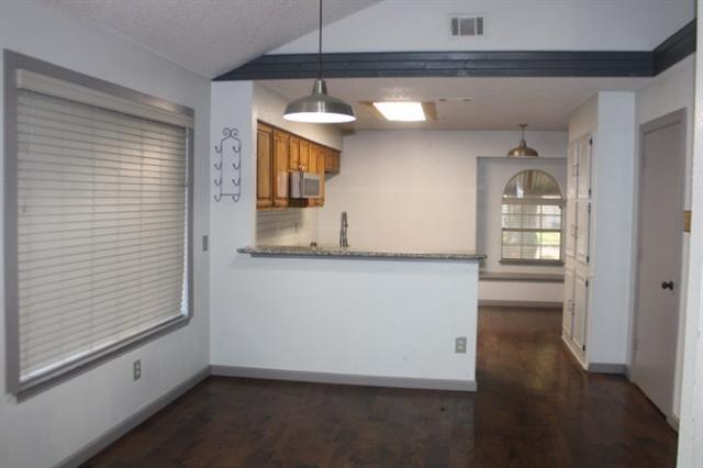 Foto del edificio - 915 W Lovers Ln