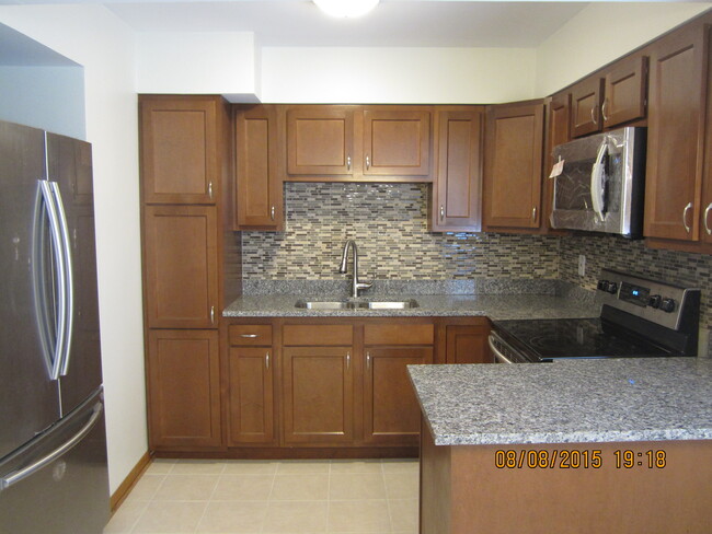 Kitchen - 573 Pershing Ave