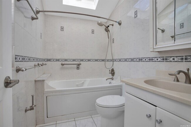 Foto del edificio - 225-11 137th Ave