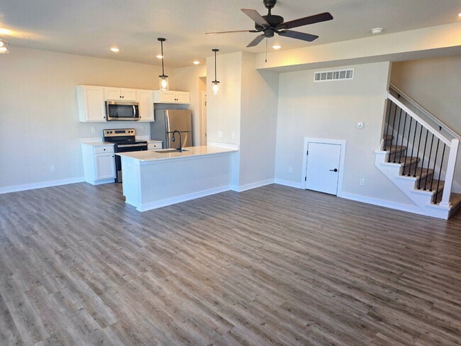 Foto del edificio - 6951 Bluebell Ct