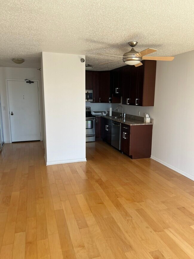 Building Photo - 1212 N La Salle Dr