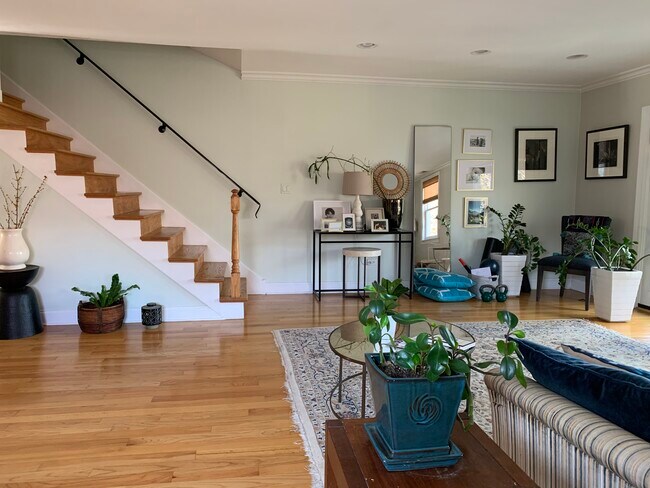 Foto del edificio - 2441 N Fairfield Ave