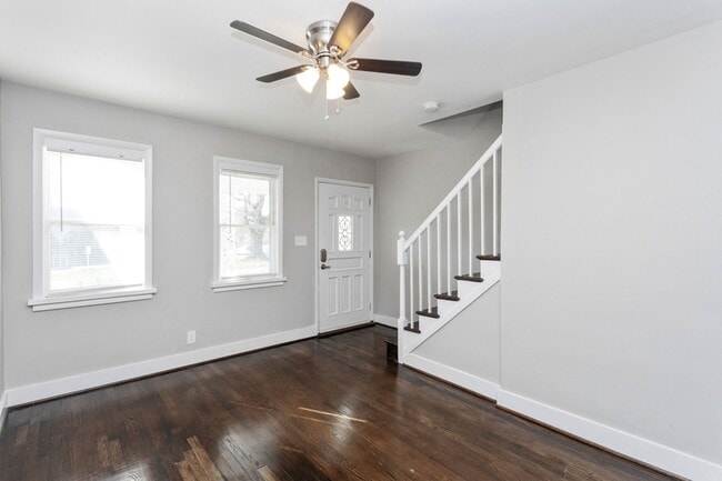 Foto del edificio - 7704 Gough St