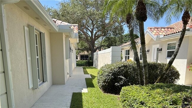 Building Photo - 1607 SW Shady Lake Terrace