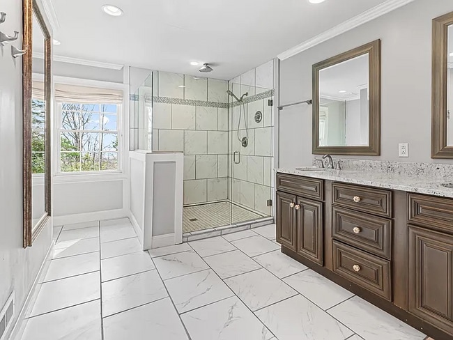 Building Photo - 386 E Saunders Rd