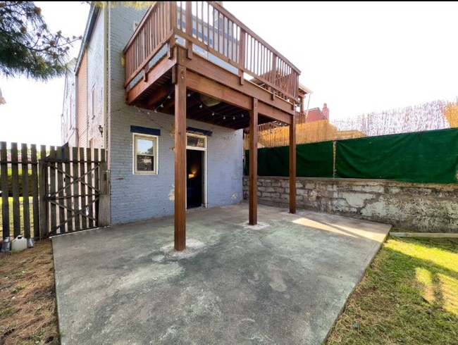 Building Photo - 805 Scott St