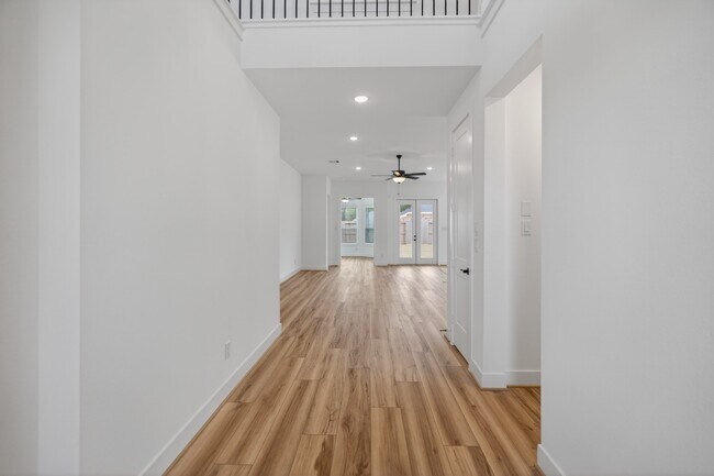 Foto del edificio - 9738 Roaring River Fls Ln