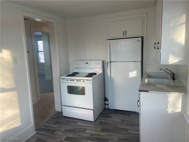 Building Photo - 958 E Wilbeth Rd