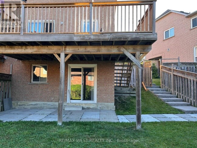 Building Photo - 746 Walpole Crescent